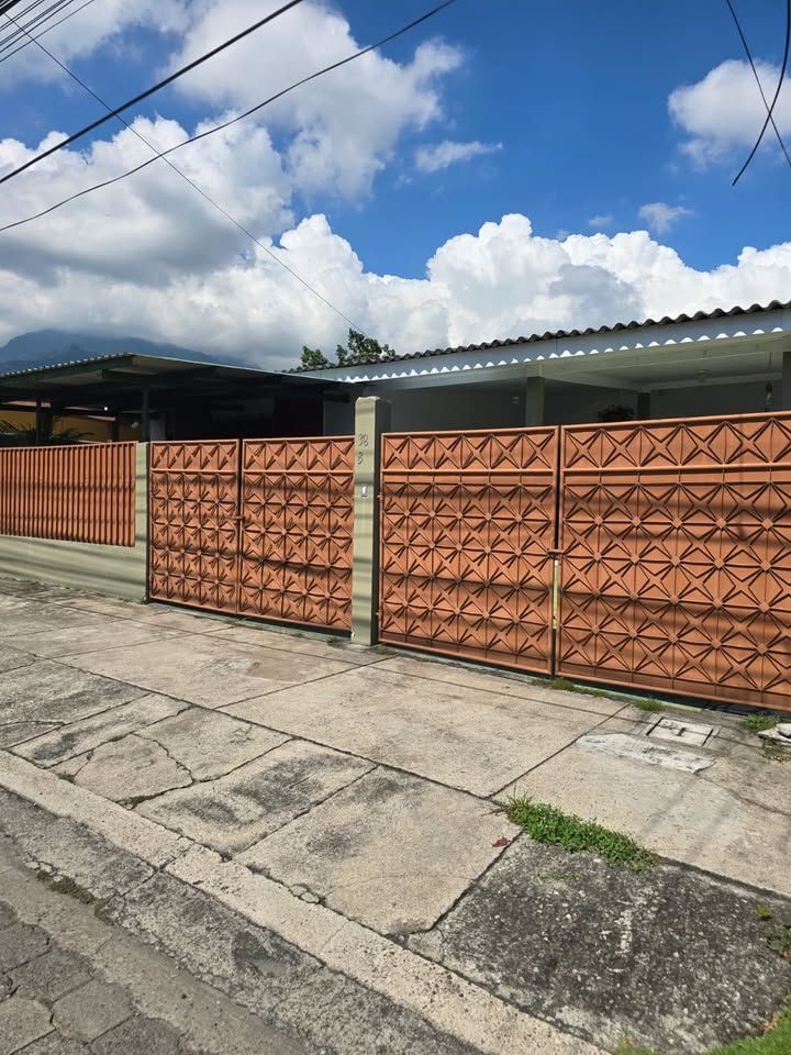 Venta de Casa en Jardines, 500 V2, Circuito Cerrado imagen 3