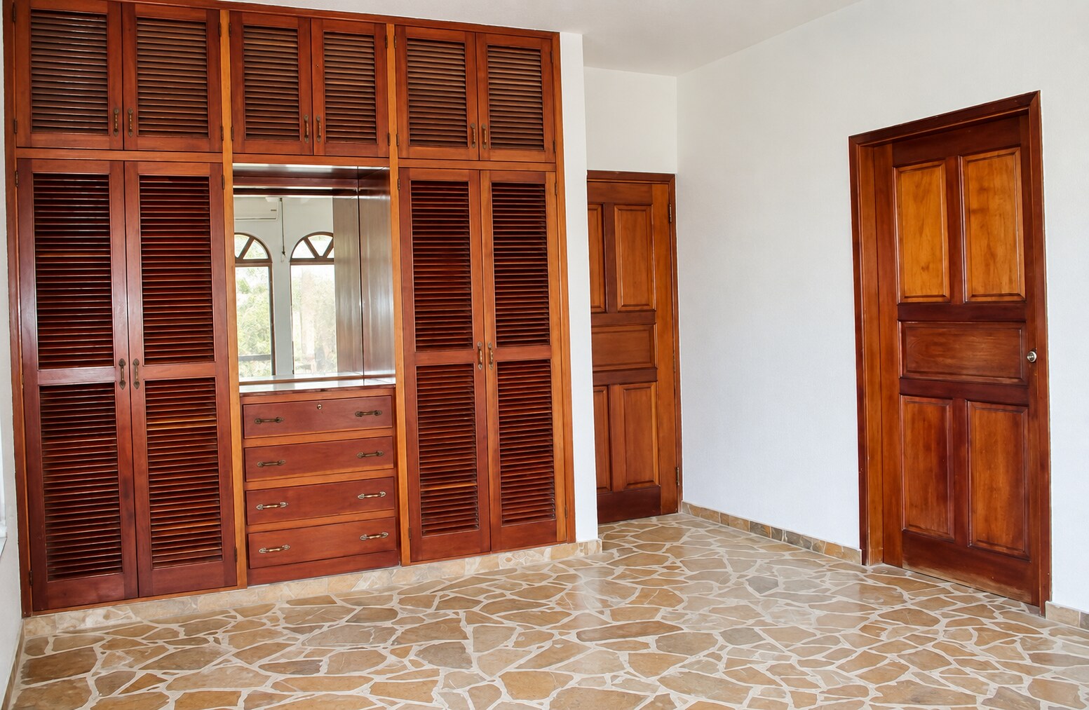 Se vende casa de lujo en Colonia Bella Vista imagen 5
