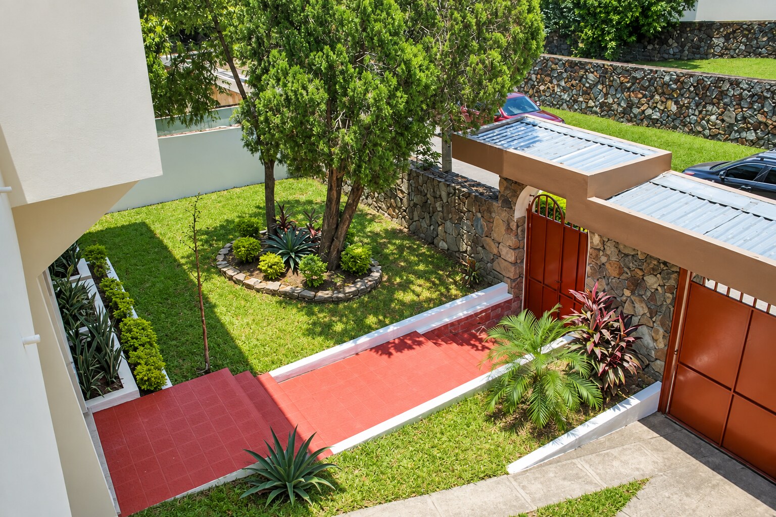 Se vende casa de lujo en Colonia Bella Vista imagen 2