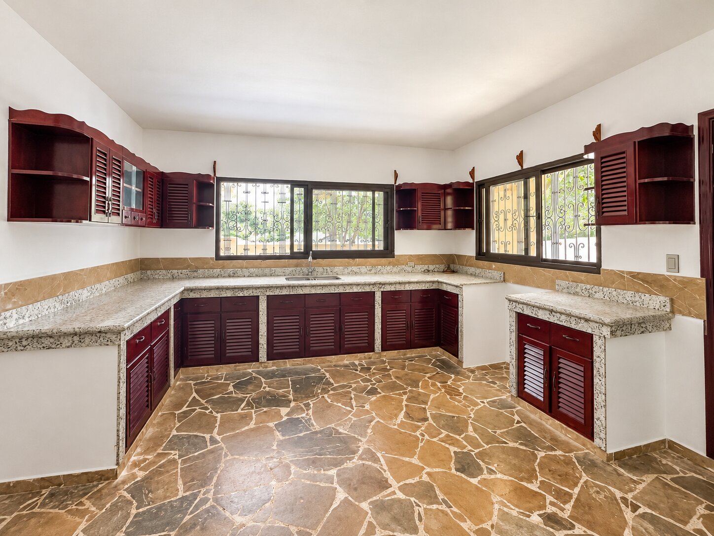 Se vende casa de lujo en Colonia Bella Vista imagen 7